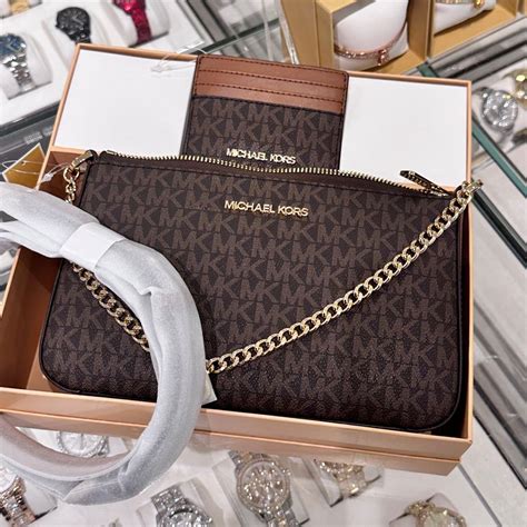 michael kors giftable